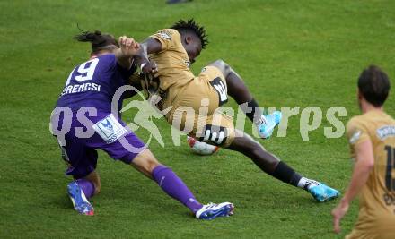 Fussball Bundesliga. SK Austria Klagenfurt gegen SK Puntigamer Sturm Graz. Niklas Szerencsi, (Klagenfurt),  Seedyahmed Tijan Jatta  (Graz).  Klagenfurt, am 17.8.2024.
Foto: Kuess
www.qspictures.net
---
pressefotos, pressefotografie, kuess, qs, qspictures, sport, bild, bilder, bilddatenbank