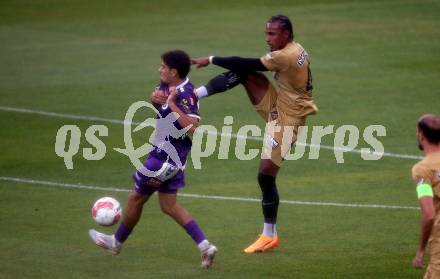 Fussball Bundesliga. SK Austria Klagenfurt gegen SK Puntigamer Sturm Graz. Ben Bobzien,  (Klagenfurt), Emanuel Aiwu  (Graz).  Klagenfurt, am 17.8.2024.
Foto: Kuess
www.qspictures.net
---
pressefotos, pressefotografie, kuess, qs, qspictures, sport, bild, bilder, bilddatenbank