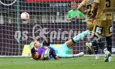 Fussball Bundesliga. SK Austria Klagenfurt gegen SK Puntigamer Sturm Graz. Simon Straudi,  (Klagenfurt),  Kjell Scherpen (Graz).  Klagenfurt, am 17.8.2024.
Foto: Kuess
www.qspictures.net
---
pressefotos, pressefotografie, kuess, qs, qspictures, sport, bild, bilder, bilddatenbank