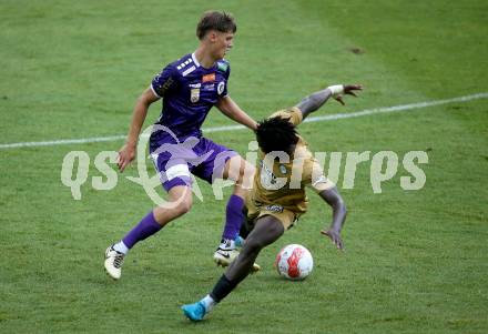 Fussball Bundesliga. SK Austria Klagenfurt gegen SK Puntigamer Sturm Graz. Jannik Robatsch,  (Klagenfurt), Seedyahmed Tijan Jatta  (Graz).  Klagenfurt, am 17.8.2024.
Foto: Kuess
www.qspictures.net
---
pressefotos, pressefotografie, kuess, qs, qspictures, sport, bild, bilder, bilddatenbank