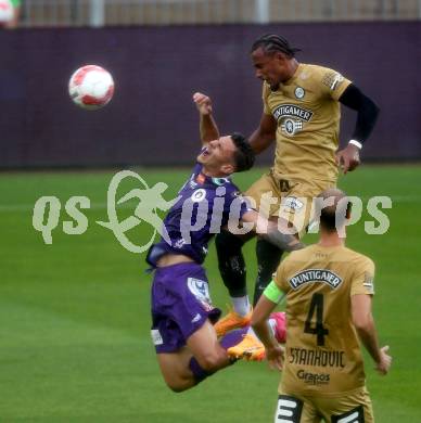 Fussball Bundesliga. SK Austria Klagenfurt gegen SK Puntigamer Sturm Graz. David Toshevski,  (Klagenfurt),  Emanuel Aiwu (Graz).  Klagenfurt, am 17.8.2024.
Foto: Kuess
www.qspictures.net
---
pressefotos, pressefotografie, kuess, qs, qspictures, sport, bild, bilder, bilddatenbank