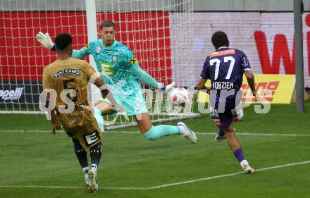 Fussball Bundesliga. SK Austria Klagenfurt gegen SK Puntigamer Sturm Graz.  Ben Bobzien, (Klagenfurt), Kjell Scherpen   (Graz).  Klagenfurt, am 17.8.2024.
Foto: Kuess
www.qspictures.net
---
pressefotos, pressefotografie, kuess, qs, qspictures, sport, bild, bilder, bilddatenbank