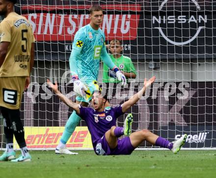 Fussball Bundesliga. SK Austria Klagenfurt gegen SK Puntigamer Sturm Graz. Simon Straudi,  (Klagenfurt),  Kjell Scherpen (Graz).  Klagenfurt, am 17.8.2024.
Foto: Kuess
www.qspictures.net
---
pressefotos, pressefotografie, kuess, qs, qspictures, sport, bild, bilder, bilddatenbank