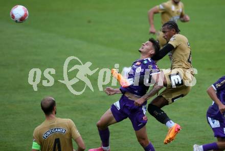 Fussball Bundesliga. SK Austria Klagenfurt gegen SK Puntigamer Sturm Graz. David Toshevski,  (Klagenfurt), Emanuel Aiwu  (Graz).  Klagenfurt, am 17.8.2024.
Foto: Kuess
www.qspictures.net
---
pressefotos, pressefotografie, kuess, qs, qspictures, sport, bild, bilder, bilddatenbank