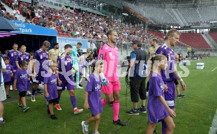 Fussball Bundesliga. SK Austria Klagenfurt gegen SK Puntigamer Sturm Graz.  Christopher Cvetko, Marco Knaller, Tobias Koch (Klagenfurt).   Klagenfurt, am 17.8.2024.
Foto: Kuess
www.qspictures.net
---
pressefotos, pressefotografie, kuess, qs, qspictures, sport, bild, bilder, bilddatenbank