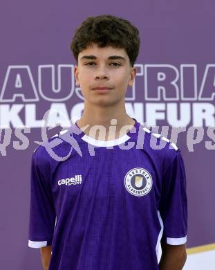 Fussball Nachwuchs. Akademie. SK Austria Klagenfurt. Mannschaftsfototermin. U16. Denis Gueven. 
Foto: Kuess
www.qspictures.net
---
pressefotos, pressefotografie, kuess, qs, qspictures, sport, bild, bilder, bilddatenbank