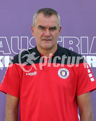 Fussball Nachwuchs. Akademie. SK Austria Klagenfurt. Mannschaftsfototermin. U15. Robert Micheu. Leiter Akademie. 
Foto: Kuess
www.qspictures.net
---
pressefotos, pressefotografie, kuess, qs, qspictures, sport, bild, bilder, bilddatenbank