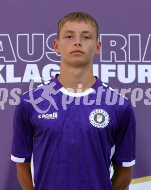 Fussball Nachwuchs. Akademie. SK Austria Klagenfurt. Mannschaftsfototermin. U16. Fabian RÃ¶tzer. 
Foto: Kuess
www.qspictures.net
---
pressefotos, pressefotografie, kuess, qs, qspictures, sport, bild, bilder, bilddatenbank