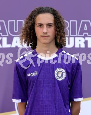 Fussball Nachwuchs. Akademie. SK Austria Klagenfurt. Mannschaftsfototermin. U18. Hamid Malesakovic. 
Foto: Kuess
www.qspictures.net
---
pressefotos, pressefotografie, kuess, qs, qspictures, sport, bild, bilder, bilddatenbank