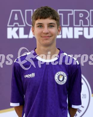 Fussball Nachwuchs. Akademie. SK Austria Klagenfurt. Mannschaftsfototermin. U16. Maximilian Pfluegl. 
Foto: Kuess
www.qspictures.net
---
pressefotos, pressefotografie, kuess, qs, qspictures, sport, bild, bilder, bilddatenbank