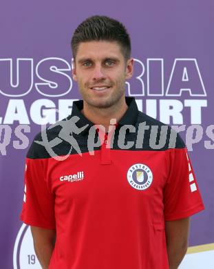 Fussball Nachwuchs. Akademie. SK Austria Klagenfurt. Mannschaftsfototermin. U18. Tormanntrainer Marc Lamberger. 
Foto: Kuess
www.qspictures.net
---
pressefotos, pressefotografie, kuess, qs, qspictures, sport, bild, bilder, bilddatenbank