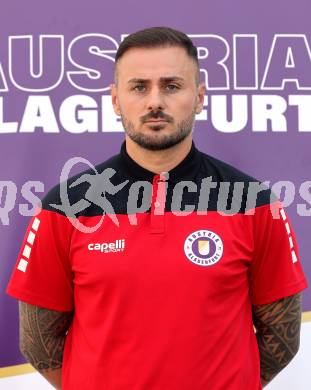 Fussball Nachwuchs. Akademie. SK Austria Klagenfurt. Mannschaftsfototermin. U15. Co-Trainer Marko Petricevic. 
Foto: Kuess
www.qspictures.net
---
pressefotos, pressefotografie, kuess, qs, qspictures, sport, bild, bilder, bilddatenbank