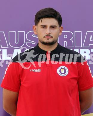 Fussball Nachwuchs. Akademie. SK Austria Klagenfurt. Mannschaftsfototermin. U15. Tormanntrainer Erdrit Sadiku. 
Foto: Kuess
www.qspictures.net
---
pressefotos, pressefotografie, kuess, qs, qspictures, sport, bild, bilder, bilddatenbank