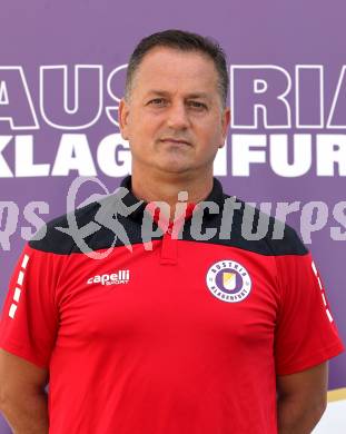 Fussball Nachwuchs. Akademie. SK Austria Klagenfurt. Mannschaftsfototermin. U15. Trainer Florin Orga. 
Foto: Kuess
www.qspictures.net
---
pressefotos, pressefotografie, kuess, qs, qspictures, sport, bild, bilder, bilddatenbank