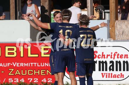 Fussball Kaerntner Liga. Velden gegen Bleiburg.  Torjubel Tom Zurga, Lukas Lausegger, 
Lukas Alfred Sadnik, (Velden),    St. Egyden, am 24.8.2024.
Foto: Kuess
www.qspictures.net
---
pressefotos, pressefotografie, kuess, qs, qspictures, sport, bild, bilder, bilddatenbank