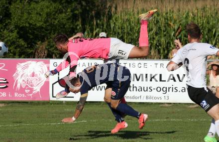 Fussball Kaerntner Liga. Velden gegen Bleiburg.  Tom Zurga, Alexander Kofler (Velden), Thomas Poek (Bleiburg).   St. Egyden, am 24.8.2024.
Foto: Kuess
www.qspictures.net
---
pressefotos, pressefotografie, kuess, qs, qspictures, sport, bild, bilder, bilddatenbank