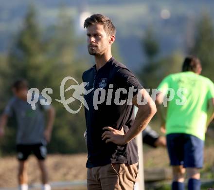 Fussball Kaerntner Liga. Velden gegen Bleiburg.  Trainer Marcel Kuster (Velden),    St. Egyden, am 24.8.2024.
Foto: Kuess
www.qspictures.net
---
pressefotos, pressefotografie, kuess, qs, qspictures, sport, bild, bilder, bilddatenbank