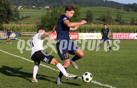 Fussball Kaerntner Liga. Velden gegen Bleiburg.  Nicolas Manuel Modritz (Velden), Aljaz Storman  (Bleiburg).  St. Egyden, am 24.8.2024.
Foto: Kuess
www.qspictures.net
---
pressefotos, pressefotografie, kuess, qs, qspictures, sport, bild, bilder, bilddatenbank