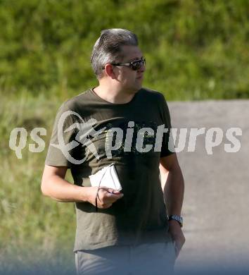 Fussball Kaerntner Liga. Velden gegen Bleiburg.   Schiedsrichterbeobachter Hannes Schellander.  St. Egyden, am 24.8.2024.
Foto: Kuess
www.qspictures.net
---
pressefotos, pressefotografie, kuess, qs, qspictures, sport, bild, bilder, bilddatenbank