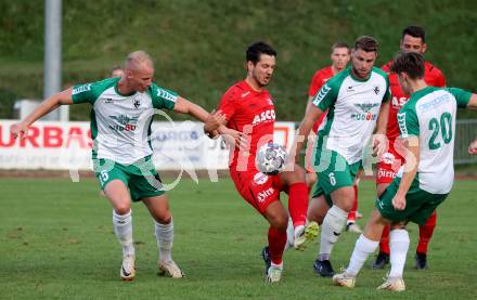 Fussball Kaerntner Liga. Voelkermarkt gegen ATSV Wolfsberg. Matthias Maierhofer (Voelkermarkt),  Bastian Rupp (Wolfsberg). Voelkermarkt, am 30.8.2024.
Foto: Kuess
www.qspictures.net
---
pressefotos, pressefotografie, kuess, qs, qspictures, sport, bild, bilder, bilddatenbank