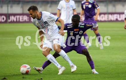 Fussball Bundesliga. SK Austria Klagenfurt gegen FC Blau Weiss Linz. Solomon Bonnah, (Klagenfurt),   Julian Peter Goelles (Linz).  Klagenfurt, am 31.8.2024.
Foto: Kuess
www.qspictures.net
---
pressefotos, pressefotografie, kuess, qs, qspictures, sport, bild, bilder, bilddatenbank