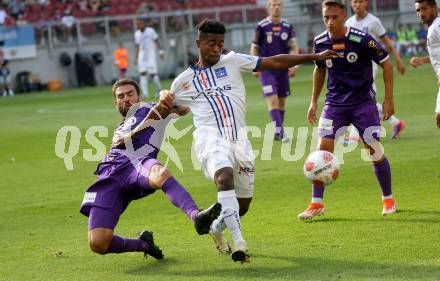 Fussball Bundesliga. SK Austria Klagenfurt gegen FC Blau Weiss Linz. Kosmas Gkezos,  (Klagenfurt),  Paul Mensah (Linz).  Klagenfurt, am 31.8.2024.
Foto: Kuess
www.qspictures.net
---
pressefotos, pressefotografie, kuess, qs, qspictures, sport, bild, bilder, bilddatenbank