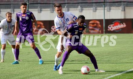 Fussball Bundesliga. SK Austria Klagenfurt gegen FC Blau Weiss Linz.  Dikeni-Rafid Salifou, (Klagenfurt), Fabio Strauss  (Linz).  Klagenfurt, am 31.8.2024.
Foto: Kuess
www.qspictures.net
---
pressefotos, pressefotografie, kuess, qs, qspictures, sport, bild, bilder, bilddatenbank