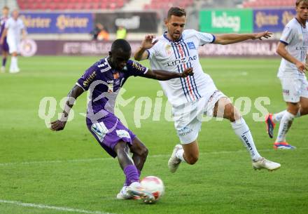 Fussball Bundesliga. SK Austria Klagenfurt gegen FC Blau Weiss Linz. Solomon Bonnah, (Klagenfurt),   Julian Peter Goelles (Linz).  Klagenfurt, am 31.8.2024.
Foto: Kuess
www.qspictures.net
---
pressefotos, pressefotografie, kuess, qs, qspictures, sport, bild, bilder, bilddatenbank