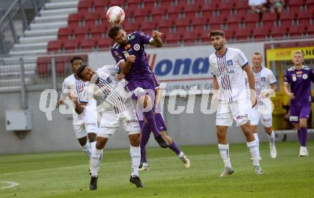 Fussball Bundesliga. SK Austria Klagenfurt gegen FC Blau Weiss Linz. Kosmas Gkezos,  (Klagenfurt), Ronivaldo Bernardo Sales  (Linz).  Klagenfurt, am 31.8.2024.
Foto: Kuess
www.qspictures.net
---
pressefotos, pressefotografie, kuess, qs, qspictures, sport, bild, bilder, bilddatenbank