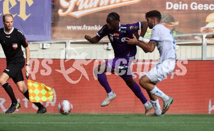 Fussball Bundesliga. SK Austria Klagenfurt gegen FC Blau Weiss Linz. Dikeni-Rafid Salifou,  (Klagenfurt), Alem Pasic  (Linz).  Klagenfurt, am 31.8.2024.
Foto: Kuess
www.qspictures.net
---
pressefotos, pressefotografie, kuess, qs, qspictures, sport, bild, bilder, bilddatenbank