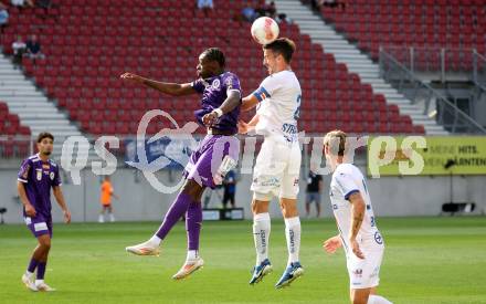 Fussball Bundesliga. SK Austria Klagenfurt gegen FC Blau Weiss Linz. Dikeni-Rafid Salifou,  (Klagenfurt), Fabio Strauss  (Linz).  Klagenfurt, am 31.8.2024.
Foto: Kuess
www.qspictures.net
---
pressefotos, pressefotografie, kuess, qs, qspictures, sport, bild, bilder, bilddatenbank