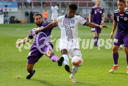 Fussball Bundesliga. SK Austria Klagenfurt gegen FC Blau Weiss Linz. Kosmas Gkezos,  (Klagenfurt),  Paul Mensah (Linz).  Klagenfurt, am 31.8.2024.
Foto: Kuess
www.qspictures.net
---
pressefotos, pressefotografie, kuess, qs, qspictures, sport, bild, bilder, bilddatenbank