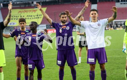 Fussball Bundesliga. SK Austria Klagenfurt gegen FC Blau Weiss Linz.  Solomon Bonnah, Kosmas Gkezos, David Toshevski (Klagenfurt).  Klagenfurt, am 31.8.2024.
Foto: Kuess
www.qspictures.net
---
pressefotos, pressefotografie, kuess, qs, qspictures, sport, bild, bilder, bilddatenbank