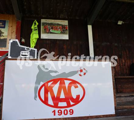 Fussball Kaerntner Liga. KAC gegen SAK. Fussballplatz. Sportstaette. Zuschauertribuehne. Sitzbaenke.  Klagenfurt, am 6.9.2024.
Foto: Kuess
www.qspictures.net
---
pressefotos, pressefotografie, kuess, qs, qspictures, sport, bild, bilder, bilddatenbank