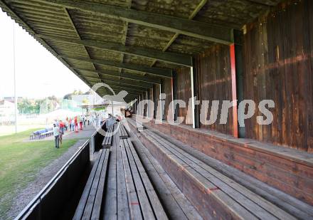 Fussball Kaerntner Liga. KAC gegen SAK. Fussballplatz. Sportstaette. Zuschauertribuehne. Sitzbaenke.  Klagenfurt, am 6.9.2024.
Foto: Kuess
www.qspictures.net
---
pressefotos, pressefotografie, kuess, qs, qspictures, sport, bild, bilder, bilddatenbank