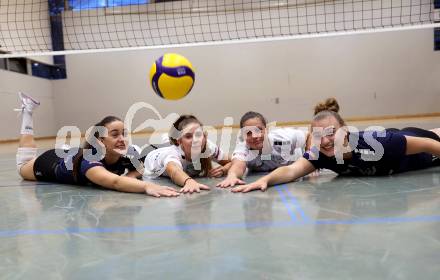 Volleyball. Frauen Bundesliga. Mannschaftsfototermin ATSC Wildcats Klagenfurt. Nikolina Bajic, Lea Gober, Julia Bier, Nicole Holzinger. Klagenfurt, am 11..9.2024.
Foto: Kuess
---
pressefotos, pressefotografie, kuess, qs, qspictures, sport, bild, bilder, bilddatenbank