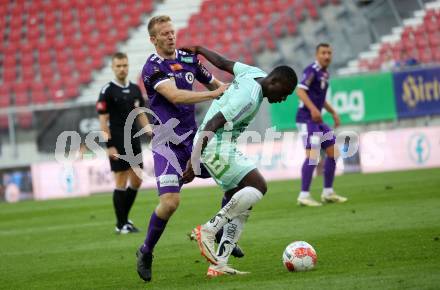 Fussball Bundesliga.  SK Austria Klagenfurt gegen TSV Egger Glas Hartberg .  Christopher Cvetko, (Klagenfurt), Hamacire Youba Diarra   (Hartberg). Klagenfurt, am 21.9.2024.
Foto: Kuess
www.qspictures.net
---
pressefotos, pressefotografie, kuess, qs, qspictures, sport, bild, bilder, bilddatenbank