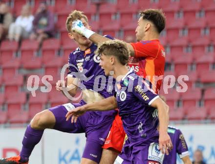 Fussball Bundesliga.  SK Austria Klagenfurt gegen TSV Egger Glas Hartberg .  Jannik Robatsch, Nicolas Binder, (Klagenfurt),  Raphael Lukas Sallinger  (Hartberg). Klagenfurt, am 21.9.2024.
Foto: Kuess
www.qspictures.net
---
pressefotos, pressefotografie, kuess, qs, qspictures, sport, bild, bilder, bilddatenbank