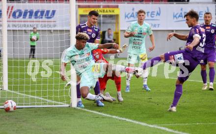 Fussball Bundesliga.  SK Austria Klagenfurt gegen TSV Egger Glas Hartberg . Thorsten Mahrer,,   (Klagenfurt),  Justin Omoregie (Hartberg). Klagenfurt, am 21.9.2024.
Foto: Kuess
www.qspictures.net
---
pressefotos, pressefotografie, kuess, qs, qspictures, sport, bild, bilder, bilddatenbank