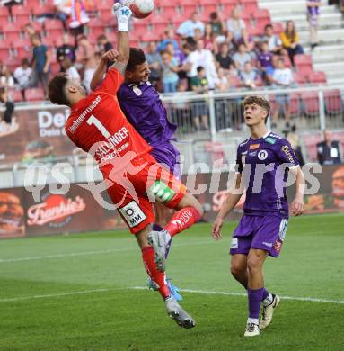 Fussball Bundesliga.  SK Austria Klagenfurt gegen TSV Egger Glas Hartberg .  Davis Toshevski,  (Klagenfurt),  Raphael Lukas Sallinger (Hartberg). Klagenfurt, am 21.9.2024.
Foto: Kuess
www.qspictures.net
---
pressefotos, pressefotografie, kuess, qs, qspictures, sport, bild, bilder, bilddatenbank