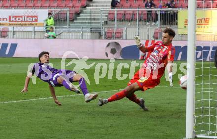 Fussball Bundesliga.  SK Austria Klagenfurt gegen TSV Egger Glas Hartberg .  Ben Bobzien, (Klagenfurt), Raphael Lukas Sallinger   (Hartberg). Klagenfurt, am 21.9.2024.
Foto: Kuess
www.qspictures.net
---
pressefotos, pressefotografie, kuess, qs, qspictures, sport, bild, bilder, bilddatenbank