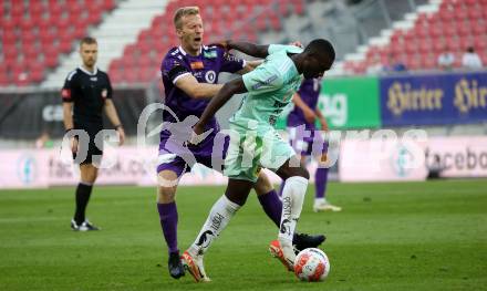 Fussball Bundesliga.  SK Austria Klagenfurt gegen TSV Egger Glas Hartberg . Christopher Cvetko, (Klagenfurt),  Hamacire Youba Diarra   (Hartberg). Klagenfurt, am 21.9.2024.
Foto: Kuess
www.qspictures.net
---
pressefotos, pressefotografie, kuess, qs, qspictures, sport, bild, bilder, bilddatenbank