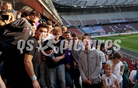 Fussball Bundesliga.  SK Austria Klagenfurt gegen TSV Egger Glas Hartberg . Sebastian Guerra Soto, Laurenz Dehl, Fans  (Klagenfurt). Klagenfurt, am 21.9.2024.
Foto: Kuess
www.qspictures.net
---
pressefotos, pressefotografie, kuess, qs, qspictures, sport, bild, bilder, bilddatenbank