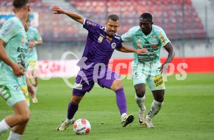 Fussball Bundesliga.  SK Austria Klagenfurt gegen TSV Egger Glas Hartberg .  Christopher Wernitznig,  (Klagenfurt),  Hamacire Youba Diarra (Hartberg). Klagenfurt, am 21.9.2024.
Foto: Kuess
www.qspictures.net
---
pressefotos, pressefotografie, kuess, qs, qspictures, sport, bild, bilder, bilddatenbank