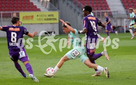 Fussball Bundesliga.  SK Austria Klagenfurt gegen TSV Egger Glas Hartberg . Dikeni-Rafid Salifou,  (Klagenfurt),   Maximilian Fillafer  (Hartberg). Klagenfurt, am 21.9.2024.
Foto: Kuess
www.qspictures.net
---
pressefotos, pressefotografie, kuess, qs, qspictures, sport, bild, bilder, bilddatenbank