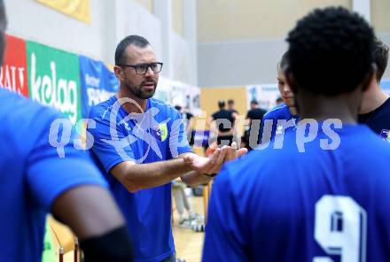 Volleyball Testspiel. SK Aich/Dob gegen ACH Ljubljana.  Trainer Lucio Antonio Oro (Aich/Dob). Bleiburg, am 25.9.2024.
Foto: Kuess
www.qspictures.net
---
pressefotos, pressefotografie, kuess, qs, qspictures, sport, bild, bilder, bilddatenbank