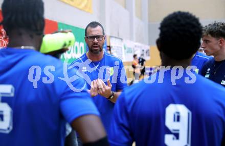 Volleyball Testspiel. SK Aich/Dob gegen ACH Ljubljana.  Trainer Lucio Antonio Oro (Aich/Dob). Bleiburg, am 25.9.2024.
Foto: Kuess
www.qspictures.net
---
pressefotos, pressefotografie, kuess, qs, qspictures, sport, bild, bilder, bilddatenbank