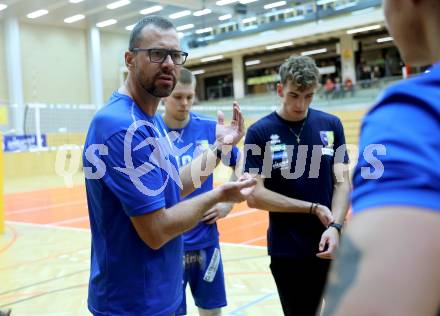 Volleyball Testspiel. SK Aich/Dob gegen ACH Ljubljana. Trainer Lucio Antonio Oro  (Aich/Dob). Bleiburg, am 25.9.2024.
Foto: Kuess
www.qspictures.net
---
pressefotos, pressefotografie, kuess, qs, qspictures, sport, bild, bilder, bilddatenbank