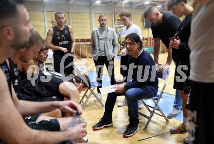 Basketball 2. Liga 2024/2025. Grunddurchgang 1. Runde. Woerthersee Piraten gegen Dornbirn Lions. Trainer Andreas Kuttnig (Piraten),  Klagenfurt, am 28.9.2024.
Foto: Kuess


---
pressefotos, pressefotografie, kuess, qs, qspictures, sport, bild, bilder, bilddatenbank