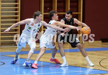 Basketball 2. Liga 2024/2025. Grunddurchgang 1. Runde. Woerthersee Piraten gegen Dornbirn Lions. Marin Sliskovic,  (Piraten), Pauls Miglinieks, Mateja Djurasic   (Dornbirn). Klagenfurt, am 28.9.2024.
Foto: Kuess


---
pressefotos, pressefotografie, kuess, qs, qspictures, sport, bild, bilder, bilddatenbank